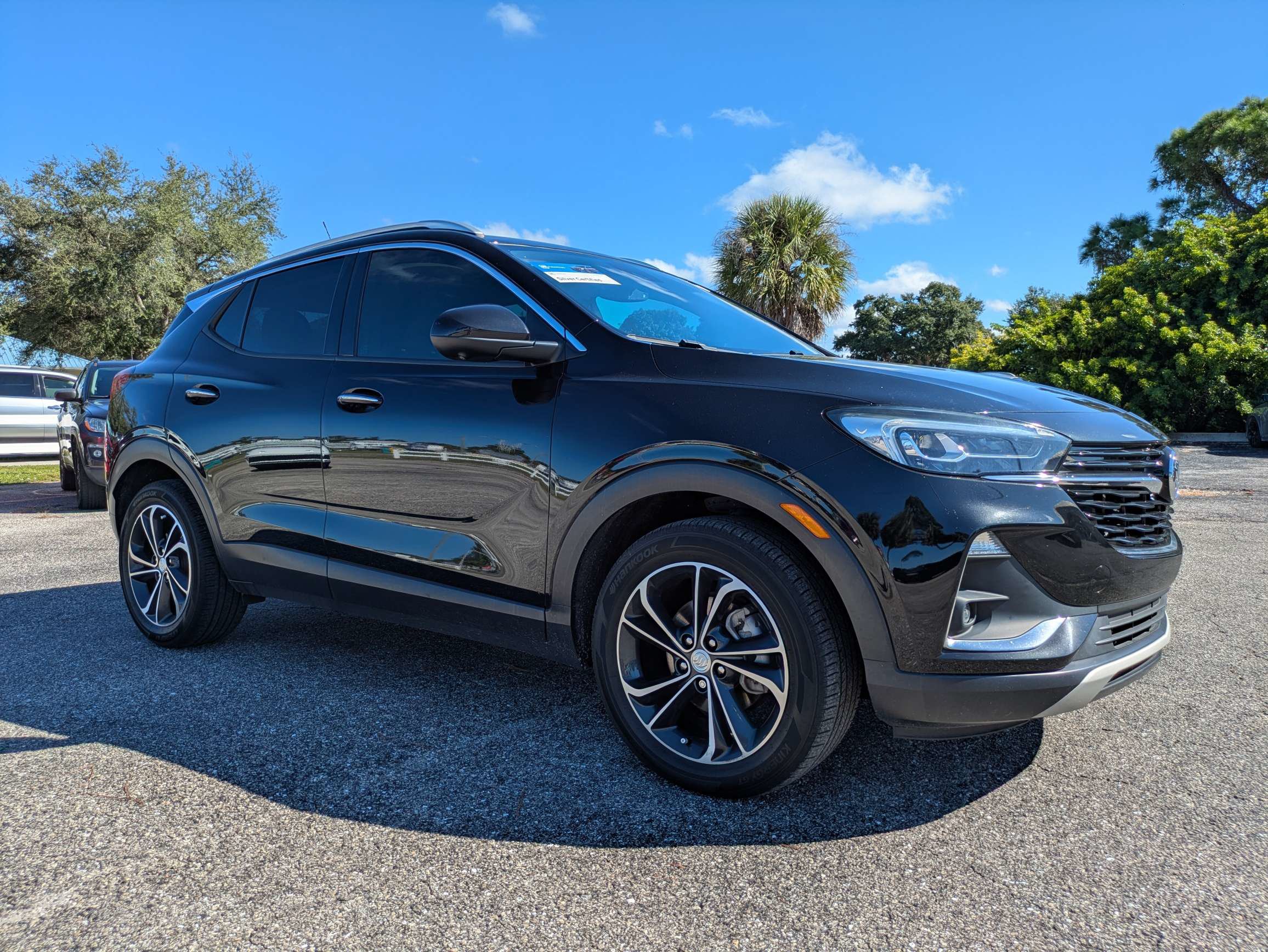 Used 2023 Buick Encore GX Essence w/ Advanced Technology Package FWD image 2