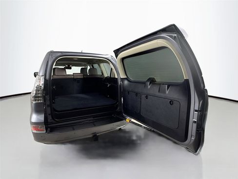 Used 2021 Lexus GX 460 Premium w/ Premium Package image 33