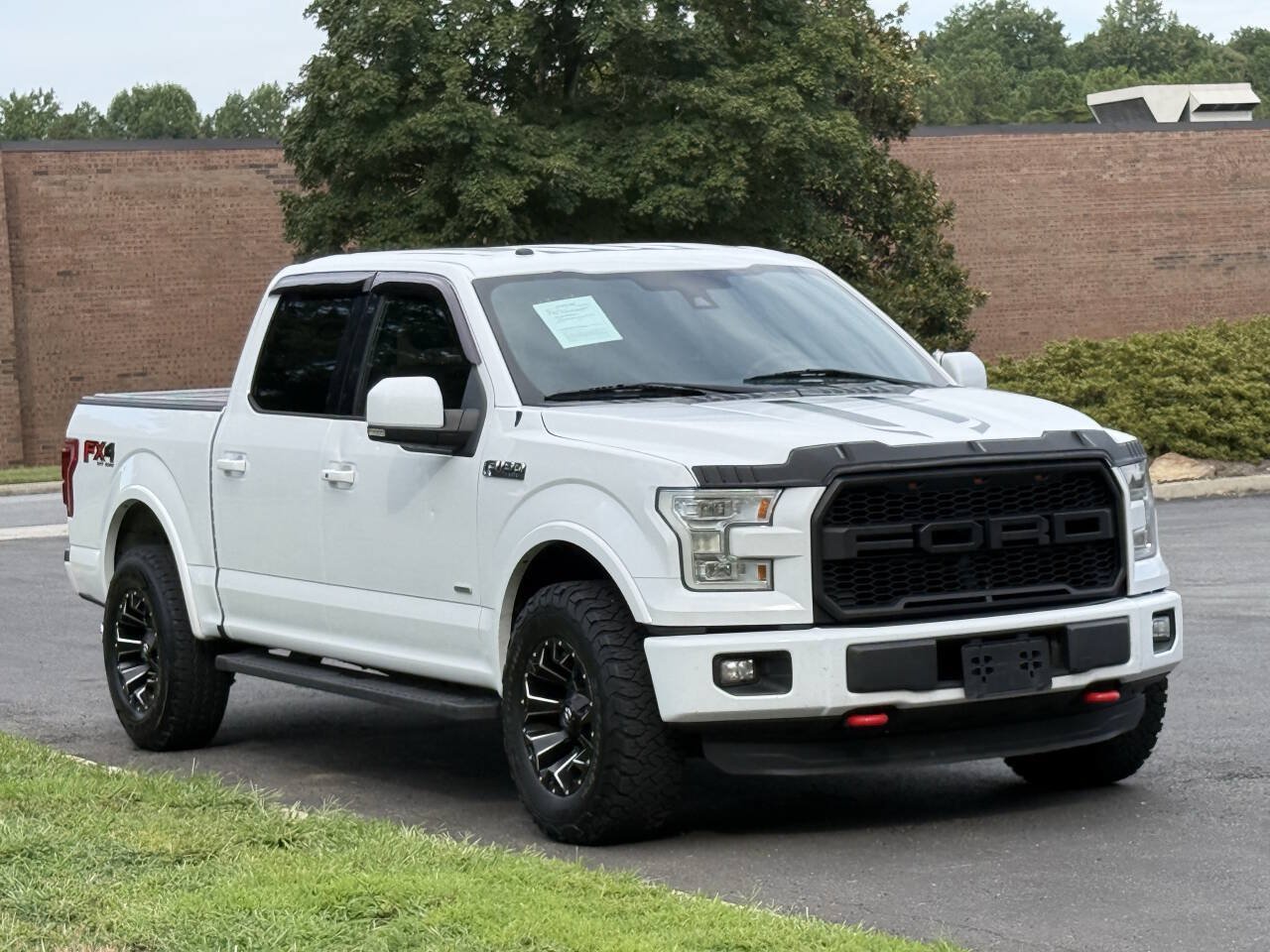 Used 2016 Ford F150 Lariat w/ Equipment Group 502A Luxury AWD/4WD image 4