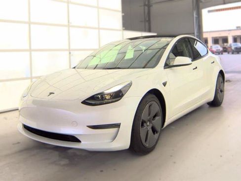 Used 2023 Tesla Model 3 Standard Range RWD image 3