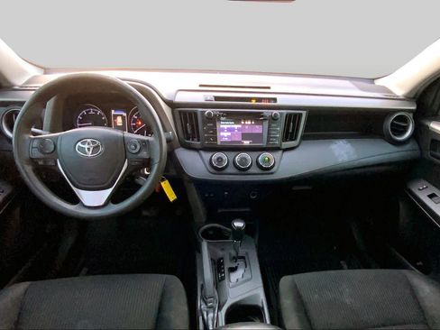 Used 2018 Toyota RAV4 LE FWD image 15