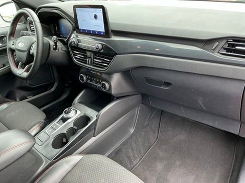 Used 2024 Ford Escape ST-Line w/ Cold Weather Package FWD image 23