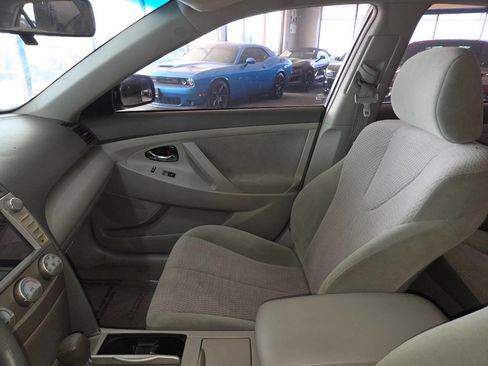 Used 2010 Toyota Camry LE FWD image 16