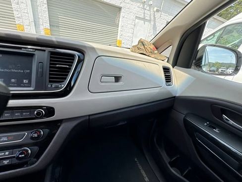 Used 2018 Kia Sedona SX Limited FWD image 44
