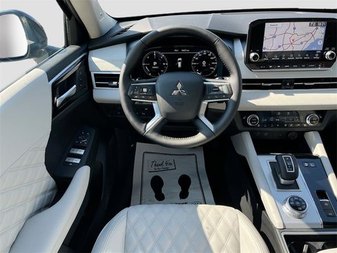 New 2025 Mitsubishi Outlander SEL image 24