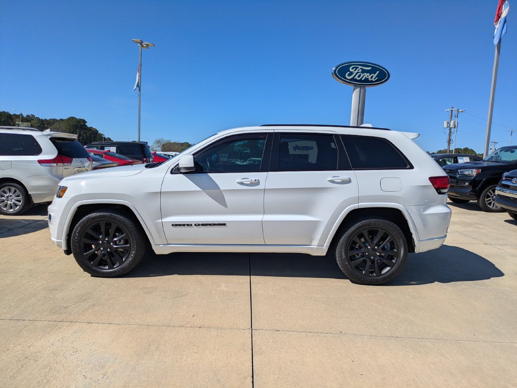 Used 2019 Jeep Grand Cherokee Altitude RWD image 2