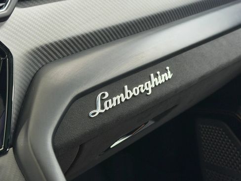 Used 2022 Lamborghini Urus AWD/4WD image 79