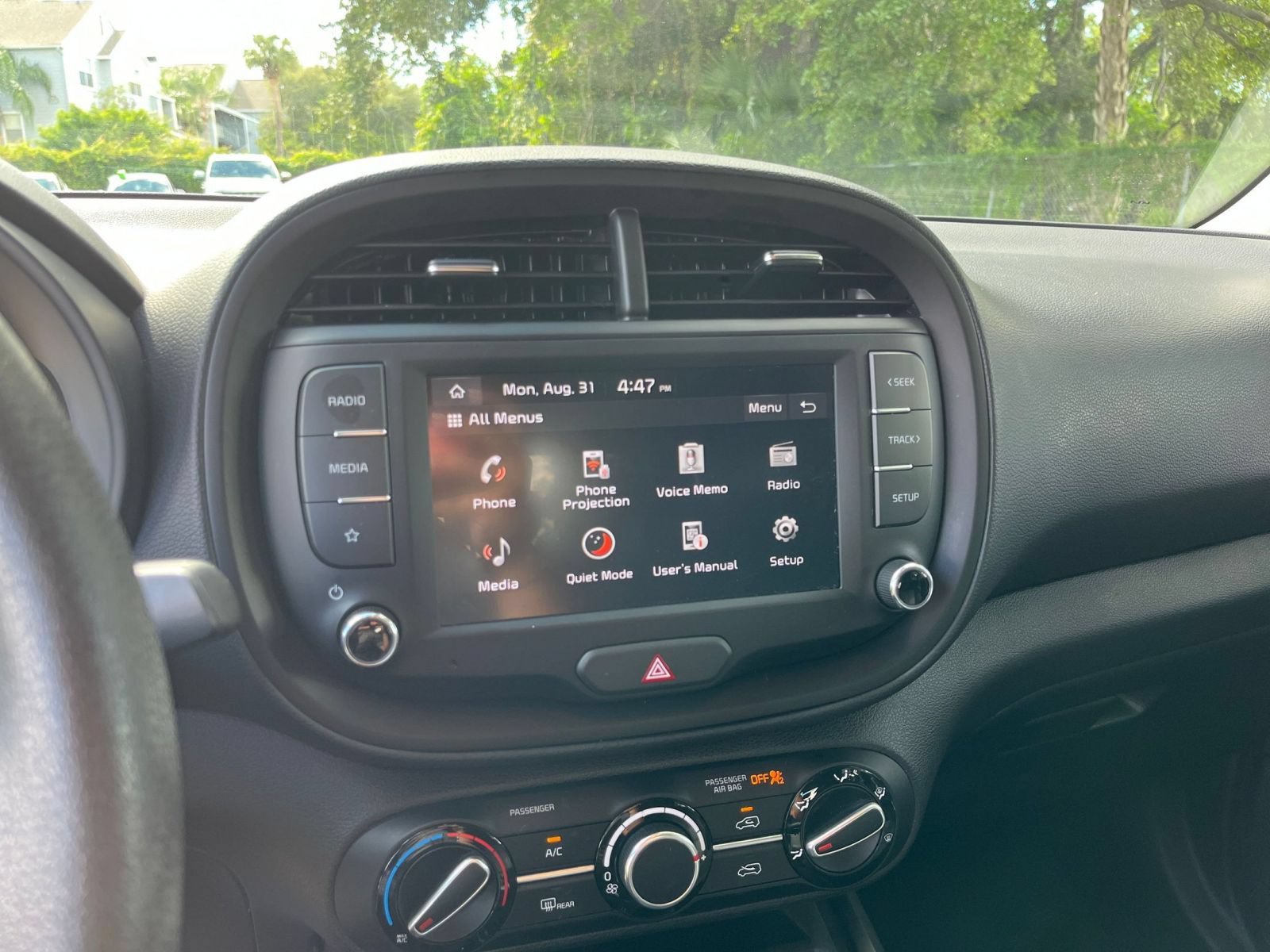 Used 2025 Kia Soul LX w/ LX Technology Package FWD image 19