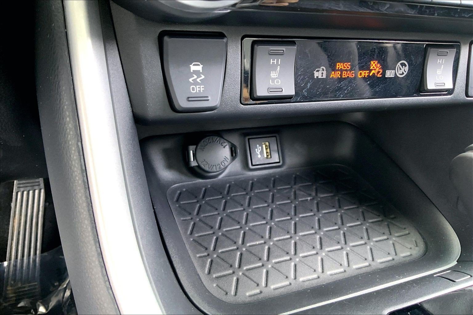 Used 2024 Toyota RAV4 XLE Premium w/ Weather Package AWD/4WD image 31