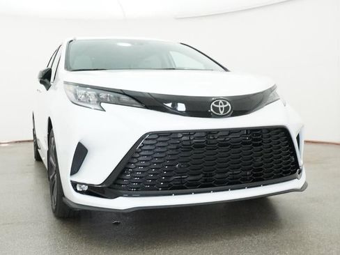 New 2026 Toyota Sienna XSE FWD image 30