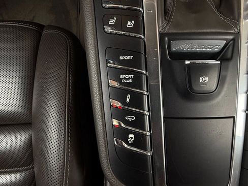 Used 2016 Porsche Macan Turbo image 49