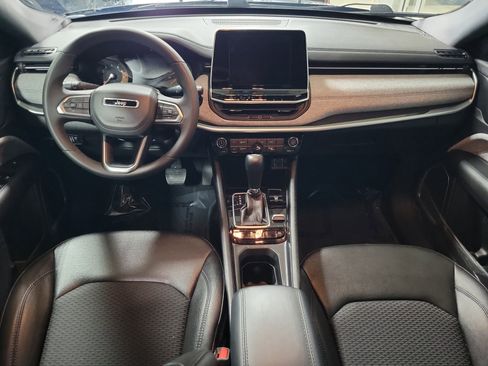 Used 2025 Jeep Compass Latitude image 15