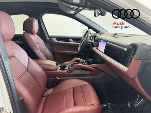Used 2025 Porsche Cayenne S AWD/4WD image 32
