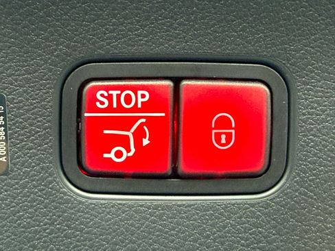 New 2025 Mercedes-Benz GLC 43 AMG GLC 43 AMG image 13