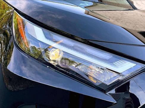Used 2025 Toyota RAV4 XLE Premium FWD image 28