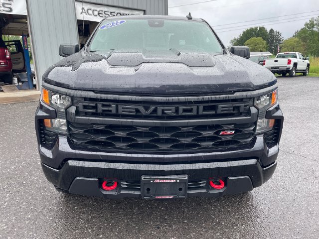 Used 2022 Chevrolet Silverado 1500 Custom Trail Boss w/ LPO, Dark Essentials Package AWD/4WD image 2