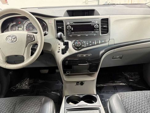 Used 2013 Toyota Sienna SE FWD image 26