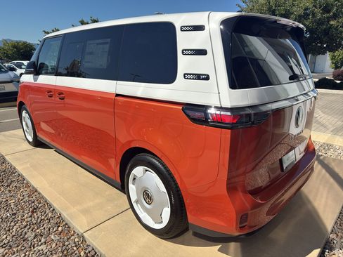 Used 2025 Volkswagen ID. Buzz 1st Edition image 6