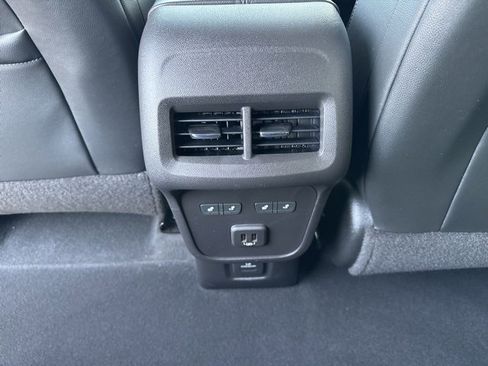 Used 2022 Chevrolet Equinox Premier image 29