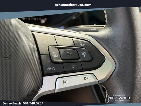 Used 2023 Volkswagen Taos SE w/ Panoramic Sunroof Package FWD image 25