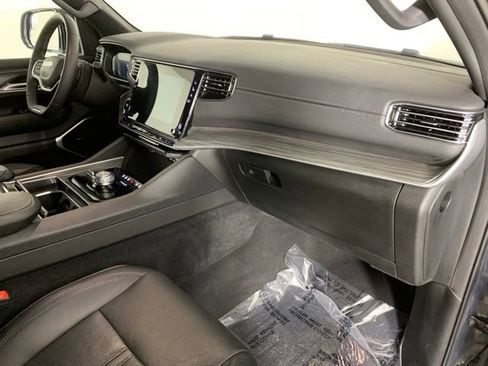 Used 2023 Jeep Wagoneer L Series II AWD/4WD image 23