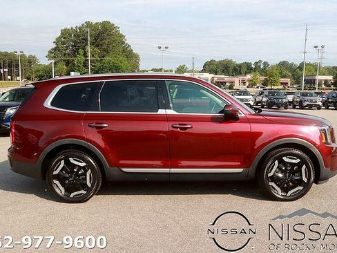 Used 2023 Kia Telluride S w/ S Sunroof Package FWD image 4