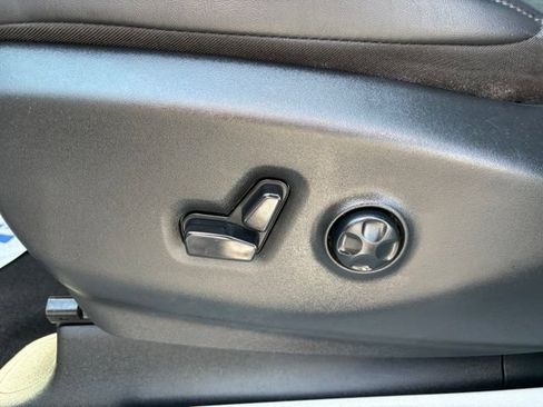 Used 2024 Chrysler Pacifica Touring-L FWD image 22