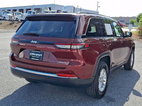 Used 2025 Jeep Grand Cherokee Laredo w/ Luxury Tech Group I AWD/4WD image 4