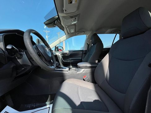 Used 2021 Toyota RAV4 LE FWD image 24