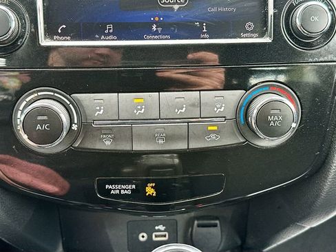 Used 2019 Nissan Rogue S AWD/4WD image 16