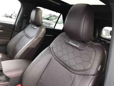 Used 2025 Ford Explorer Platinum w/ Ultimate Package image 11