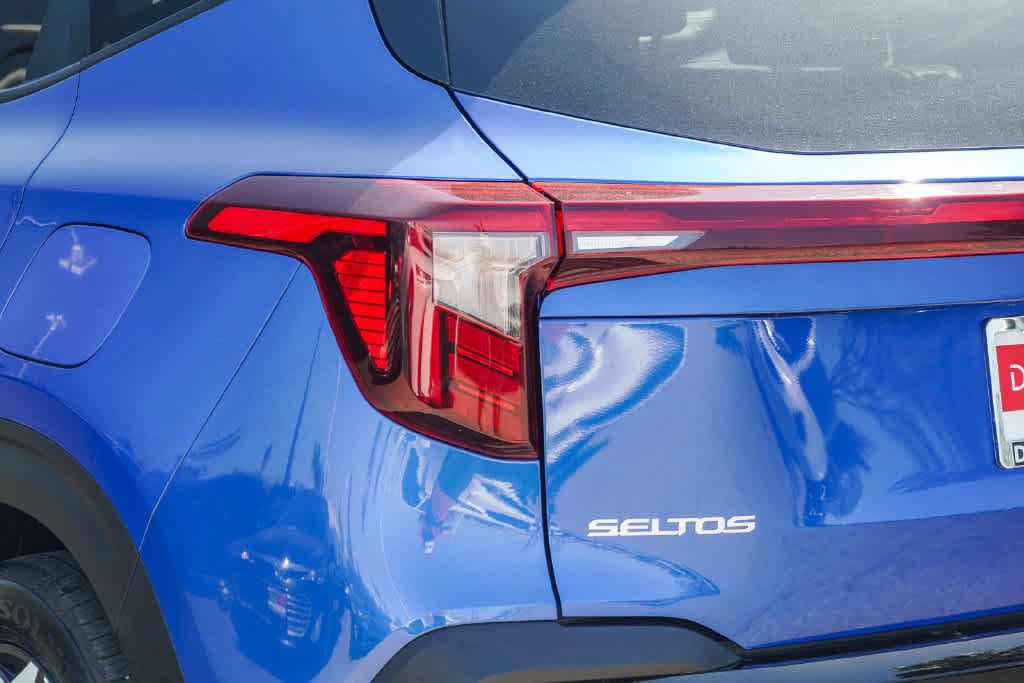 Certified 2025 Kia Seltos S FWD image 7