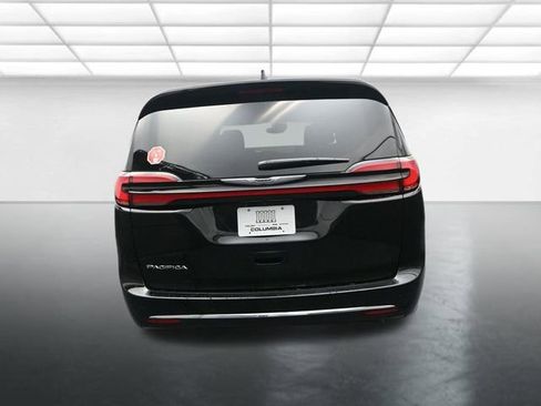 New 2026 Chrysler Pacifica Select image 7