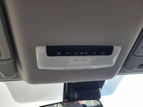 New 2025 Nissan Versa SV w/ Trunk Package image 25