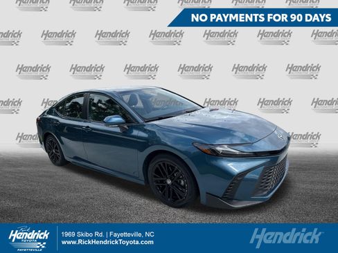 Certified 2025 Toyota Camry SE FWD image 1