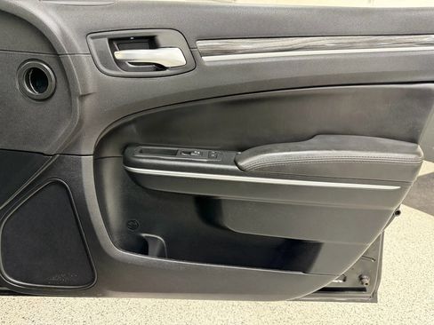 Used 2018 Chrysler 300 Touring image 21