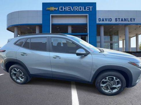 Used 2025 Chevrolet Trax LT w/ Driver Confidence Package FWD image 9