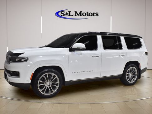 Used 2022 Jeep Grand Wagoneer Series II AWD/4WD image 3