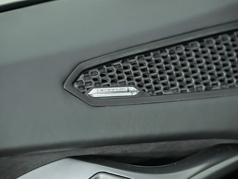 Used 2021 Lamborghini Huracan EVO RWD image 17