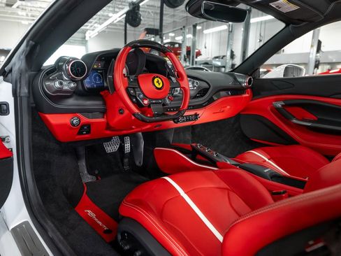 Certified 2022 Ferrari F8 Tributo RWD image 19