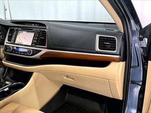 Used 2019 Toyota Highlander Limited Platinum image 16
