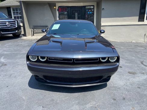 Used 2019 Dodge Challenger SXT image 3