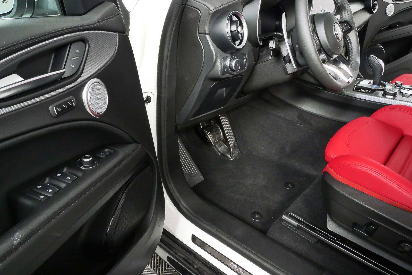 New 2026 Alfa Romeo Stelvio Sprint AWD/4WD image 9