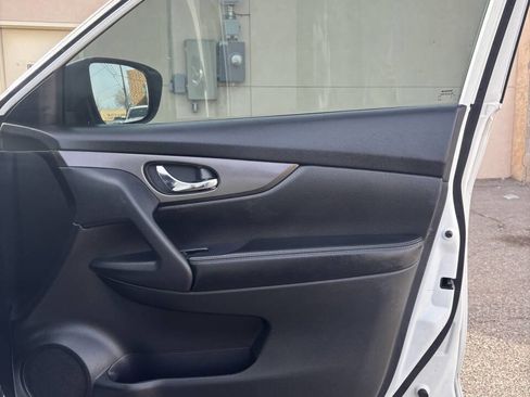 Used 2014 Nissan Rogue SV w/ SV Family Package image 12