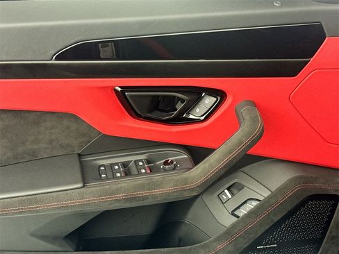 Used 2024 Lamborghini Urus S image 18