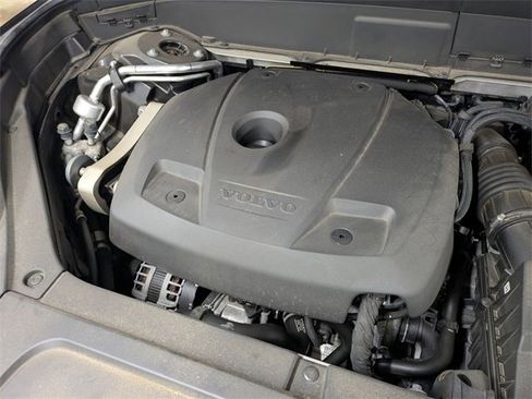 Certified 2022 Volvo XC90 T6 Momentum w/ Climate Package image 35