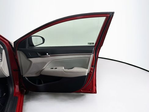 Used 2017 Hyundai Elantra SE image 30