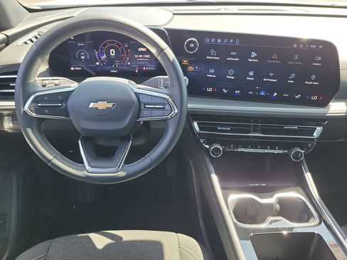 Used 2026 Chevrolet Traverse LT image 11