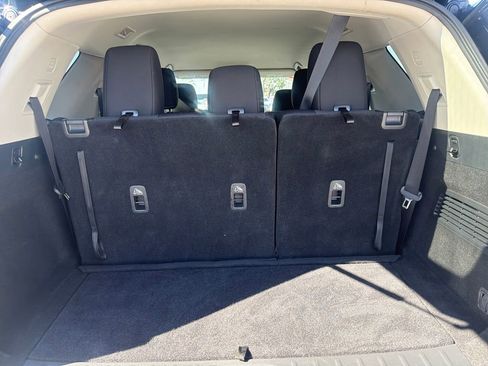 Used 2024 Nissan Pathfinder SV image 11