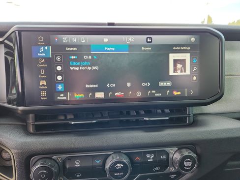 Used 2025 Jeep Wrangler Sport S image 28